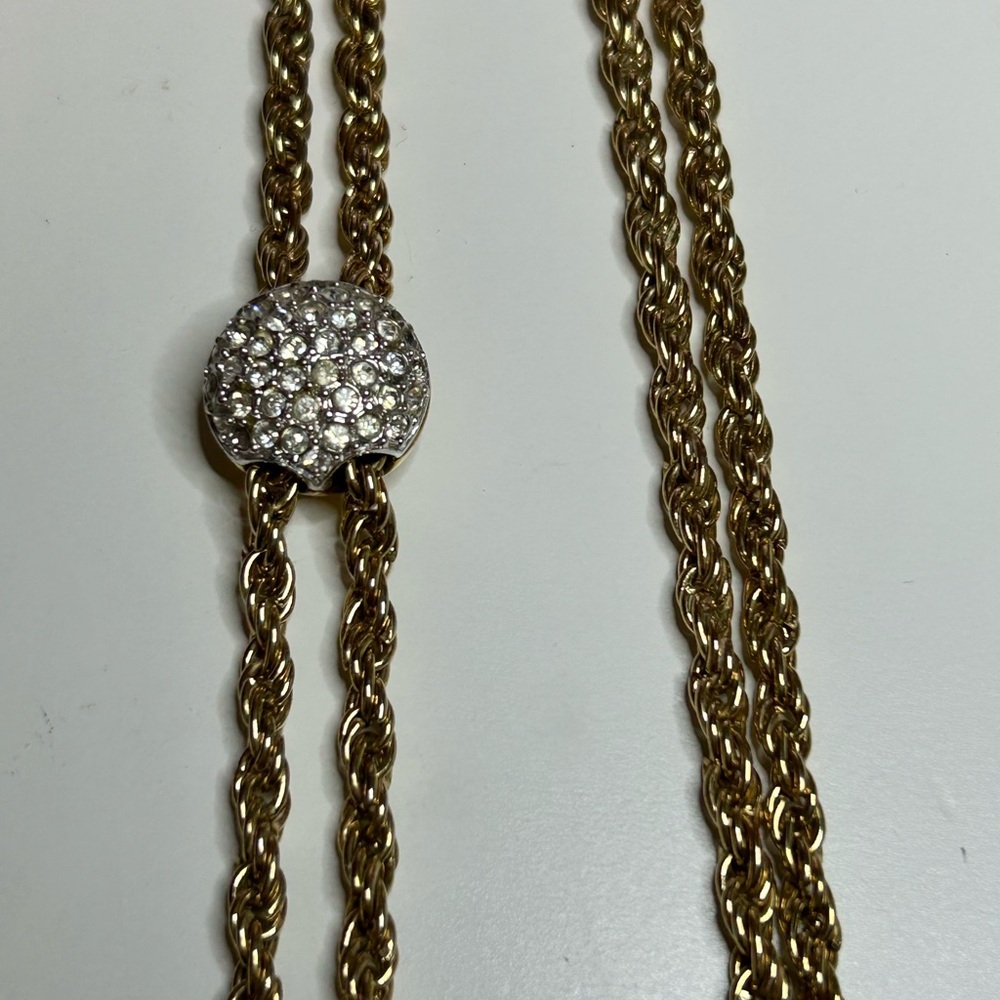 LARIAT Elegant Gold Chain Necklace with Crystal Pendant